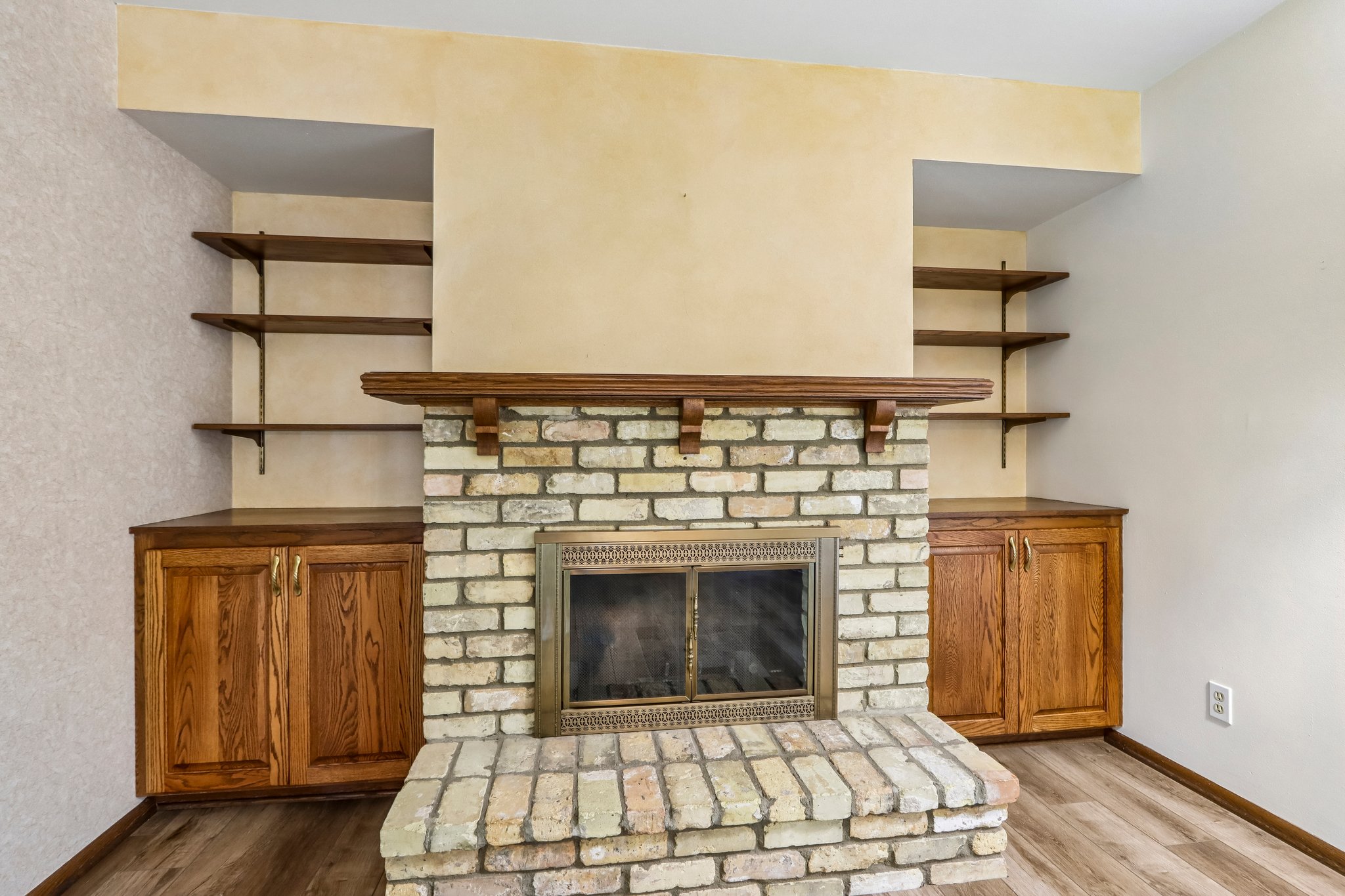 W167N10425 Bridle Path-S2608-015.jpg