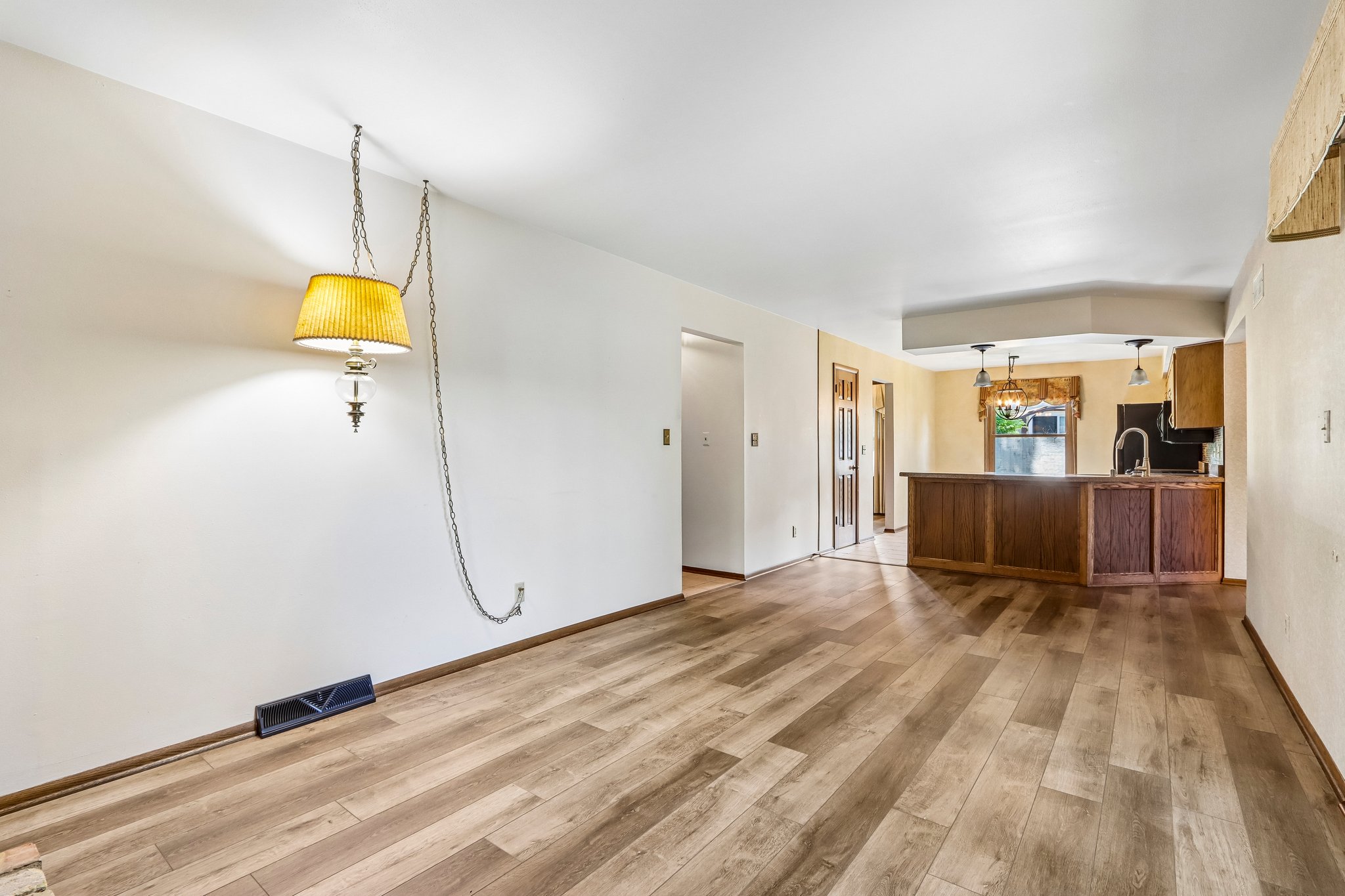 W167N10425 Bridle Path-S2608-018.jpg