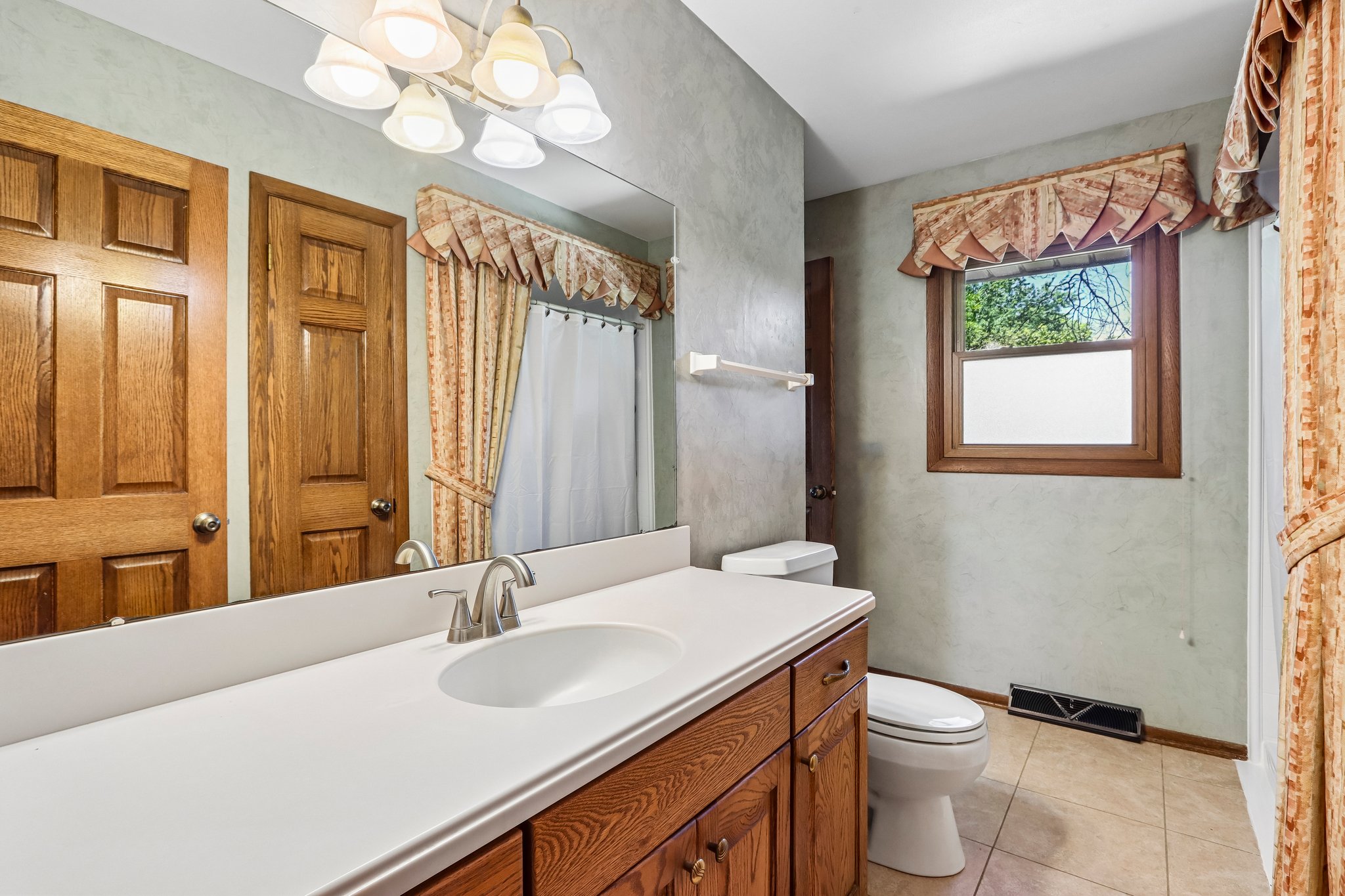 W167N10425 Bridle Path-S2608-027.jpg