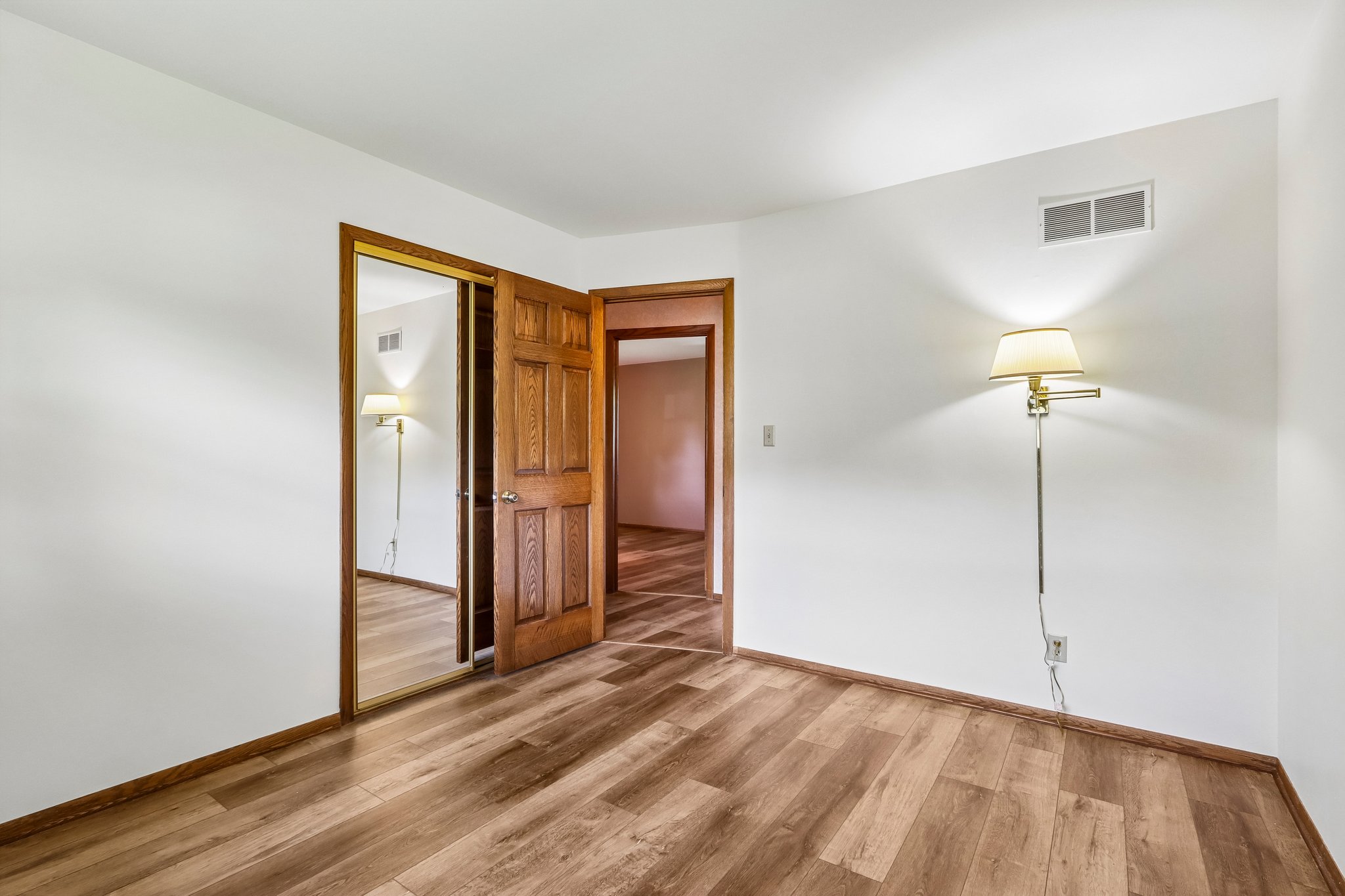 W167N10425 Bridle Path-S2608-031.jpg