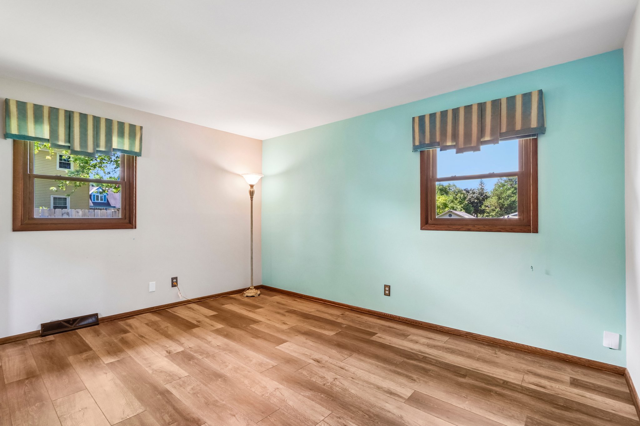 W167N10425 Bridle Path-S2608-032.jpg