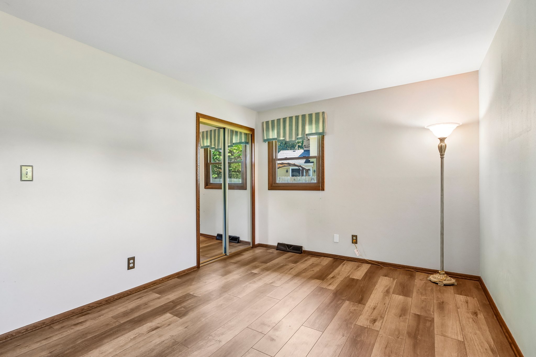 W167N10425 Bridle Path-S2608-033.jpg