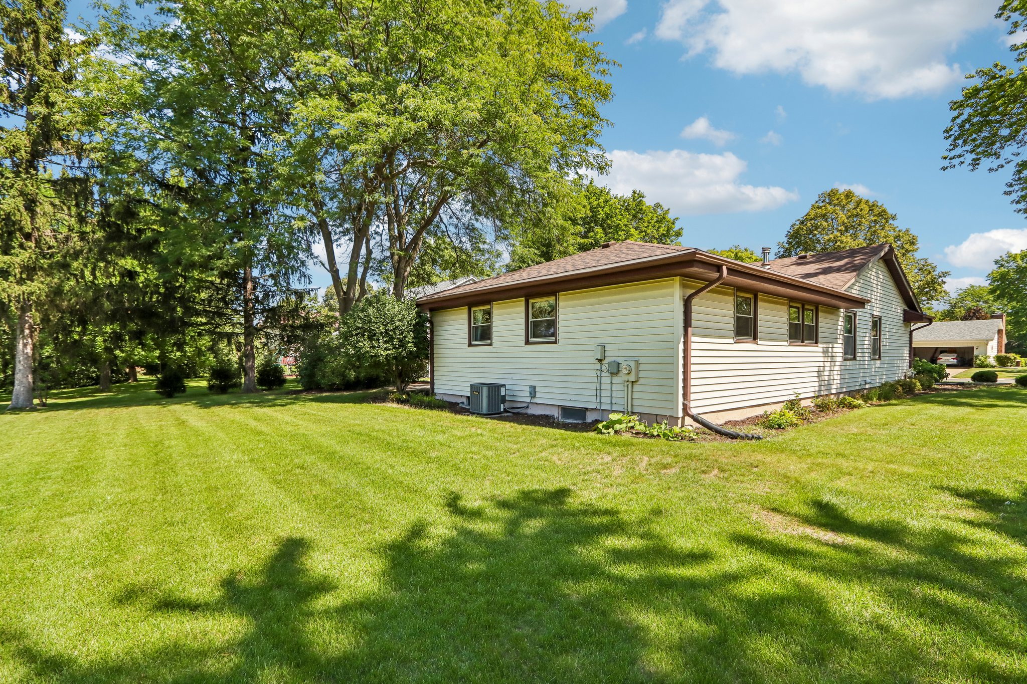 W167N10425 Bridle Path-S2608-046.jpg