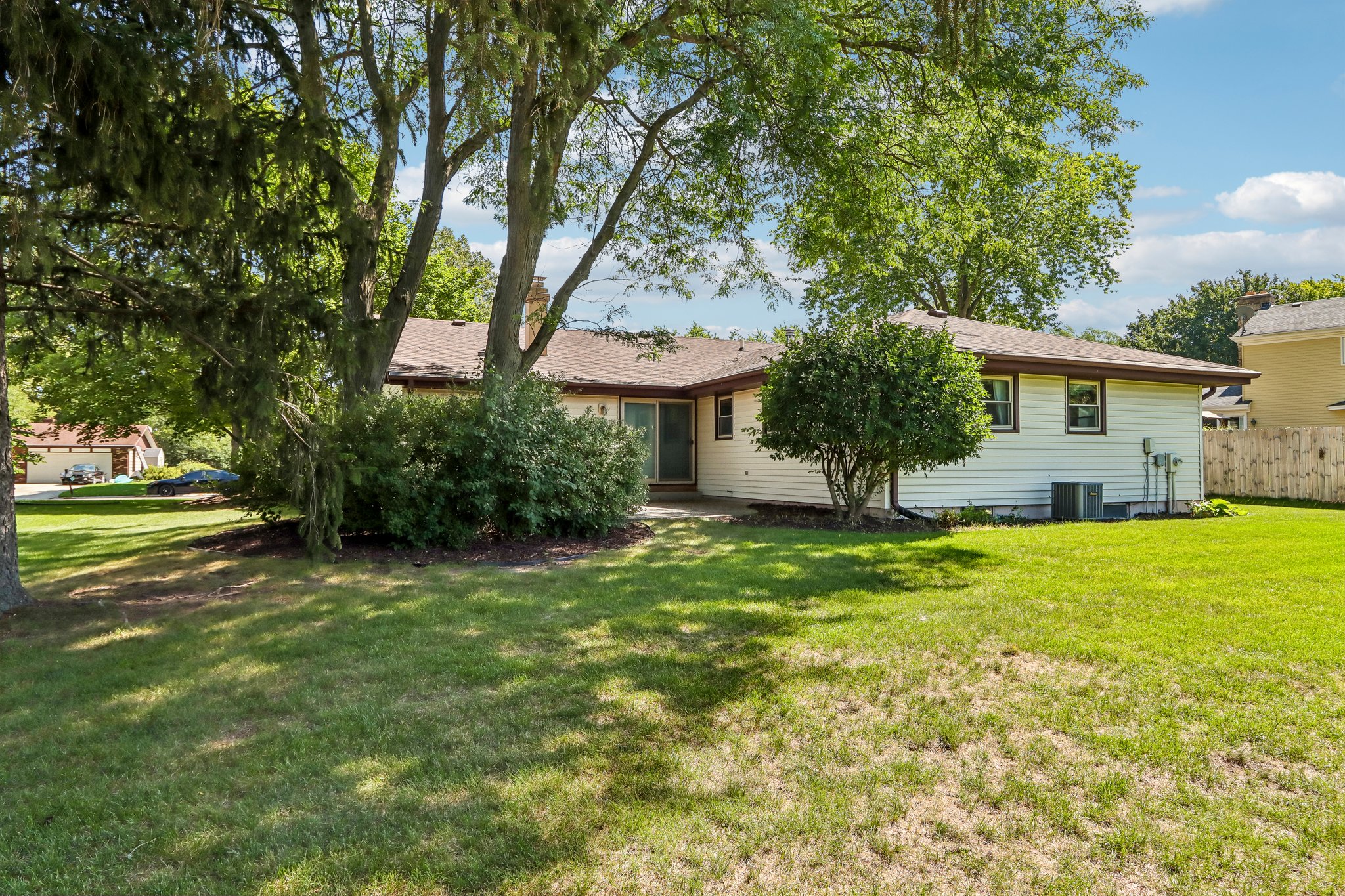 W167N10425 Bridle Path-S2608-049.jpg