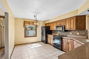 W167N10425 Bridle Path-S2608-025.jpg