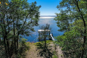 A big bonus, your 2023-installed dock and 10,000 lb. boat lift is awaiting your boat!